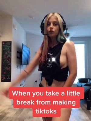 A post by @lindzibb on TikTok caption: im always back 😈 #fyp #trending #girls #single #gamer #GamerGirl #gaming #cod #for #SummerProject