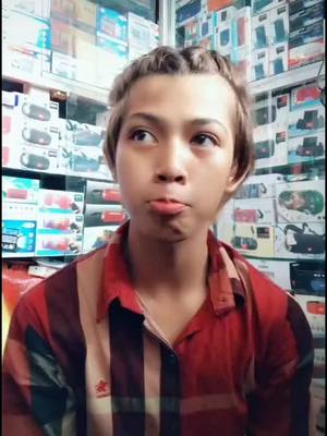 A post by @popopopvhfafhkcocky on TikTok caption: នៅចាំគាត់ អ្នកទាំងអស់គ្នា គាត់ណាគេ 💛💛