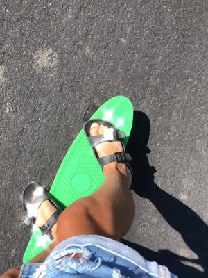 A post by @penny.boards.tipz on TikTok caption: Hope this helps:)✨ily all soo much! #fyp #foryoupage #foryou #pennyboard #tips #tricks #turning #is #all #party #workout #k #netflix