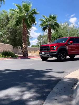 A post by @dannymendoza_915 on TikTok caption: 🥵😎 #ford #takuache #fordraptor #NatureVibes #trokiando #cuh #texascheck #mexicano #parati #fyp