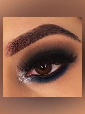 A post by @pictorials on TikTok caption: Hola chic@s! 🤩 El comentario ganador de ayer fue un smokey eye con azul y plateado 💙🌪 Espero les guste 🙌🏻✨ #makeup #maquillajedeojos #smokeyeye