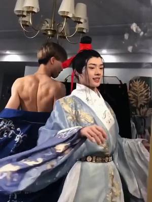 A post by @jiepaiwill2 on TikTok caption: wow#ChiliDogYum #MyBFF #PremiosJuventudChallenge #fyp #tiktokfashion #hanfu #handsome