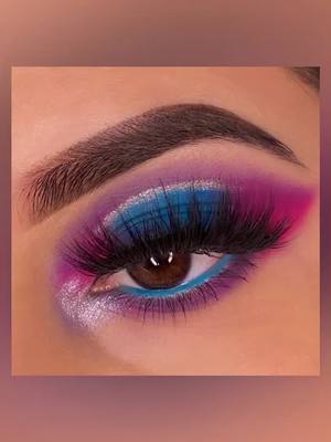 A post by @pictorials on TikTok caption: Hola chic@s, nuevo tutorial !! 🤩 Espero les guste 💙✨💜. Recuerden seguirme en Instagram: Makeupbysarah.21    #makeup #maquillajedeojos #bissu #azul