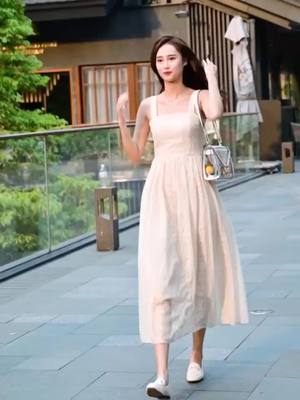 A post by @janepan1 on TikTok caption: #followmeformore #fyp #foryou #foryoupage #summergirl #tallgirl #longlegs #thingirl #streetwear #fashiongirl #beautifulgirl #prettygirl #mygirlfriend