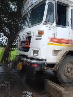 A post by @truckdriverakshay on TikTok caption: #foryou #foryourpage #2ofme #tiktokindia #ओन्लीड्रायव्हर #mh16नगरकर #mh12 आलोय खूप दिवसांनंतर गाडीवर