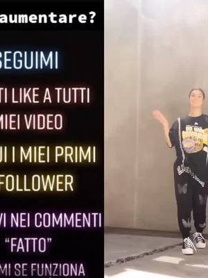 A post by @aumentiamo50 on TikTok caption: #duetto con @charlidamelio #greenscreen  #perte #neiperte #fyp