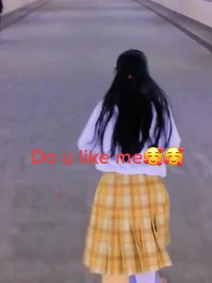 A post by @zhimakaimen1618 on TikTok caption: Do u like me❤️❤️#longboard#tiktok##skatergirl #fyp#pls#foryoupage #foryou#girl