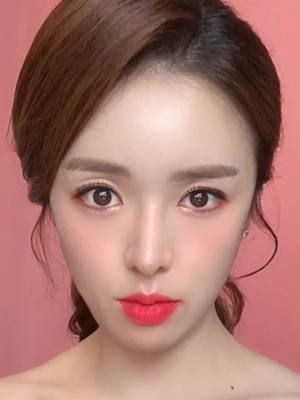 A post by @hyoxoxoxo on TikTok caption: #facezooming 막차 타봅니당🥰🥰#makeup #face #medel #fyp #foryou #foryoupage #foryourpage #tiktoker #틱톡코리아#callenge 표정 #표정전환챌린지 #얼굴 #얼굴확대 #챌린지 #챌린지도전 #틱톡커