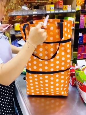 A post by @cacacocl_0594 on TikTok caption: This shopping bag is too big and it comes with wheels. It's so convenient👍👍#RaiseYourGame #IGotTheMusic #MakeupRoutine #MorningCheer #foryou #girl