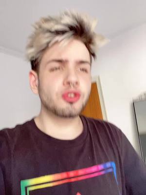 A post by @_kike_miro on TikTok caption: La vida del fan es demasiado dura