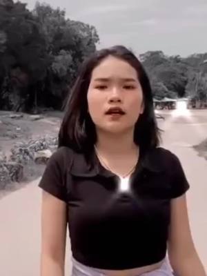 A post by @qyiq5 on TikTok caption: បូកគោ😅🙎ខ្យល់ពេកcopy link oyomuypg bb😁😌https://vt.tiktok.com/ZS5KWqhK/