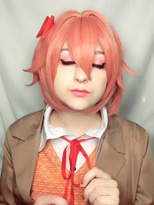 A post by @dizzybreadcos on TikTok caption: #sayori #sayoriddlc #dokidokiliteratureclub #dokidokiliteratureclubcosplay #sayoricosplay #ddlc