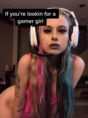 A post by @lindzibb on TikTok caption: Hello 👋 #fyp #fup #gamer #GamerGirl #gaming #warzone #foryou #trending  #ink