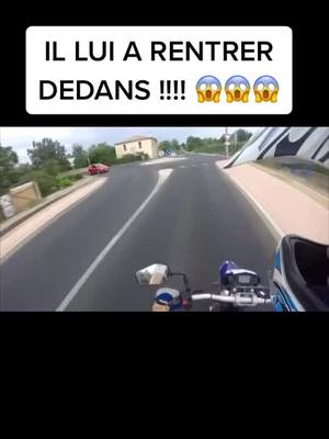 A post by @betaromain on TikTok caption: Like si tu veux pas que sa t’arrive !! #pourtoi #fpy #pourtoii #foryou #crash #pourtoit #motorcycle #moto #motomoto