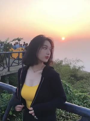 A post by @trendingleader on TikTok caption: Sunrise or me? where are you? Waiting for you#girl #waiting#sunrise#sunrisemusic#me#better#whereareyou#beauty#single#fy#fyp#foryoupage#foryou