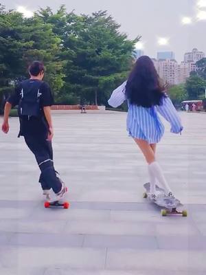 A post by @yiwanpet on TikTok caption: My good skate partner@titanpet ，plz follow him#longboard #longboarddancing #doubleskateboard #skategirl #longboardtricks #foryoupage