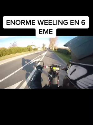 A post by @betaromain on TikTok caption: Like si tu trouve qu’il gère!! 🤩#pourtoi #foryou #moto #weeling