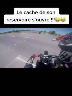 A post by @betaromain on TikTok caption: Comment rattraper un groupe de motard en 5 seconde !!! 😂😂 #pourtoi #foryou #moto #fpy