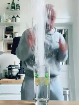 A post by @cartmanofficiel on TikTok caption: #splash #splashchallenge #fail #water