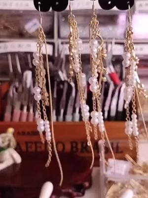 A post by @angelegauths on TikTok caption: 💫Pearl earrings DIY tutorial, do you like it too? Mark a comment on your favorite friend Bing!✨