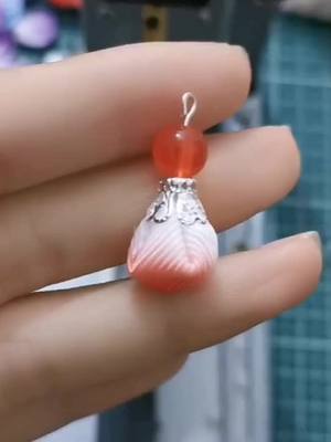 A post by @angelegauths on TikTok caption: Simple production of petals, diy tutorial. 🥰🥰Follow me, you can get a necklace for free!👆👆👆