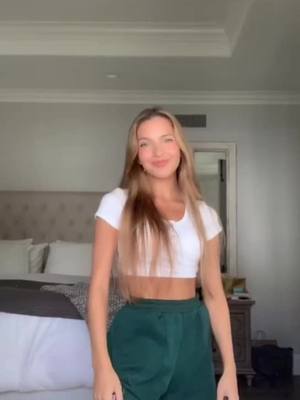 A post by @_lexi_rivera_fan_page on TikTok caption: sorry mom