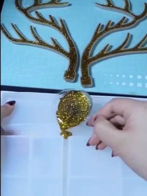 A post by @resin.ilse on TikTok caption: #epoxyresin #foryoupage #resinart  #resinaccessories #galundge #satisfying