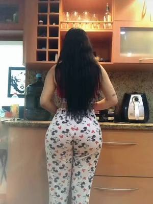 A post by @twerk_188 on TikTok caption: pourtoi ? #twerk #big #twerking #fyp #foryoupage #foryou #pourtoi #🍑