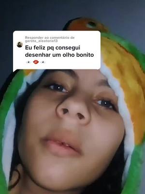 A post by @lauraap102 on TikTok caption: Responder a @garota_aleatoria13  meus olhos ou naum ficam alinhados eu fasso de tamanho s diferentes