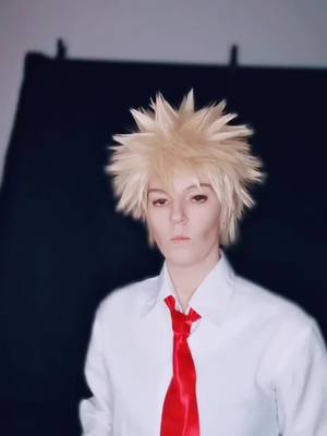 A post by @kira.kira.x3 on TikTok caption: Der Hintergrund 😂😋 bin ein vollprofi.. #mha #mhacosplay #bnha #bokunoherocosplay #bakugou #fun #cosplay #myheroacademia #katsukibakugou