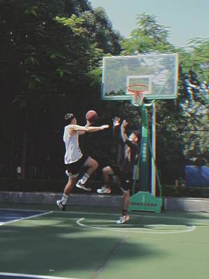 A post by @worldgreatpower on TikTok caption: #battle #foryou #fyp #basketball