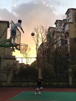 A post by @worldgreatpower on TikTok caption: Hands of GOD. #basketball #fyp #foryou