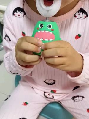 A post by @bobofind on TikTok caption: Baby brush teeth by herself.👍👍💞💞#fyp #convenient #foryou #toothbrush