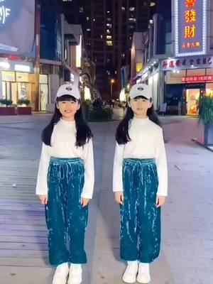 A post by @twin_twinlittleangels on TikTok caption: #twin #twins #dance