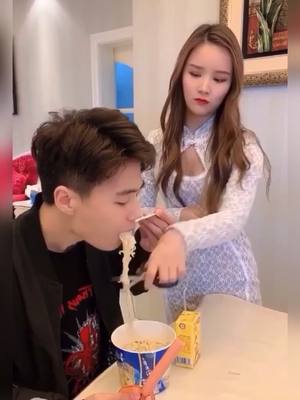 A post by @yude989 on TikTok caption: Is it easy for me to eat?  Listen to me and never annoy your girlfriend again!#foryou #kblsx #beauty #lovely #haha