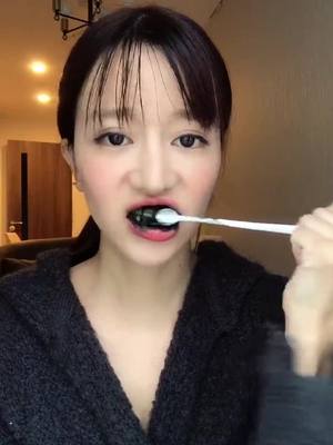 A post by @rubygoodshare on TikTok caption: 歯垢の神器、あなたに白い良い歯をあげます