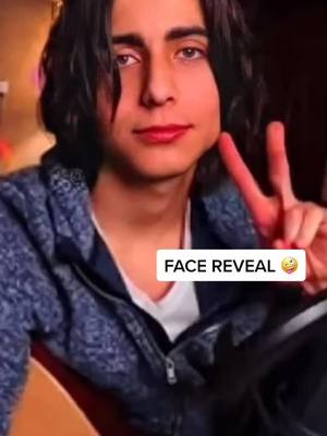 A post by @aidanslovely on TikTok caption: Ik, I’m super pretty 🙄 #OREOFORSANTA #Wishlist #aidangallagher #aidansarmy #lemoncult #facereaveal #StrikeAPosay #fivehargreeves #aidanrg #tua