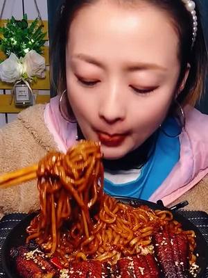 A post by @lydietiu on TikTok caption: Eel noodles😁#tiktok #hungry #omg #fyp #foryoupage #eat #yumy #noodles