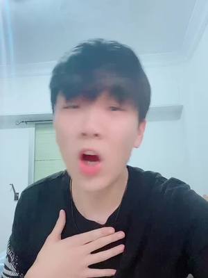 A post by @ling1098 on TikTok caption: #pegar un video de @xinnixinnita5 🤦‍♂️🤦‍♂️ llegue mucho tardísimo pero io yegar 🥴🤣 #chinese #comedia #humor #kpoper #fyp