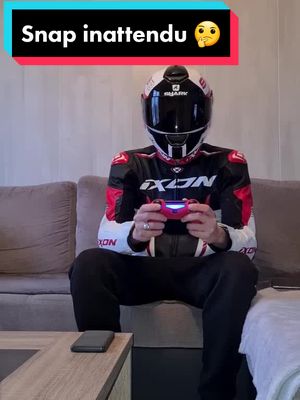 A post by @tixos_rider.z on TikTok caption: Votre réaction à ma place ? 😂. #motard #motarde #moto #bike #snapchat #ps4 #humour #lol #fun #kawasaki #fypシ #pourtoi