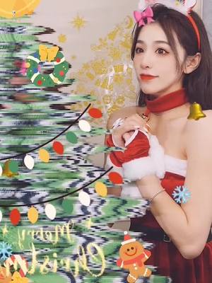 A post by @pirit00 on TikTok caption: Merry Christmas to everyone in advance🎄#tiktokgirl #christmas #fyp