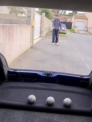 A post by @autorallyesport11 on TikTok caption: dans le coffre de la 206 mdr #voiture #humour