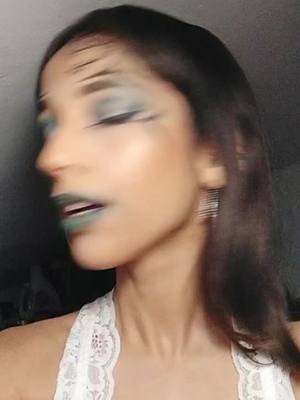 A post by @marilia_merendi on TikTok caption: 🐉💚 #fyp #makeup