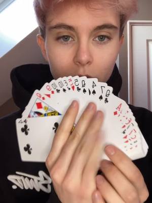 A post by @elii_cardistry on TikTok caption: En vous souhaitant une bonne année a tous!#pourtoi #fyp #foryou #magie #magic