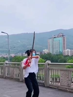 A post by @gungfulili on TikTok caption: I shot this work all afternoon, I hope you like it😘😘😘#kungfu #jonhson