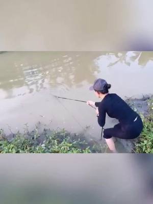 A post by @fisherman525 on TikTok caption: Wooooow#fish #fisher #fishing #fishingnet #fyp