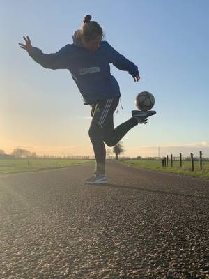 A post by @laurafreestyle_ on TikTok caption: 🔥⚽️🏆 #freestylefootball #fyp #fy #skills #foryoupage #roadto100k