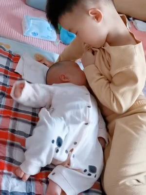 A post by @street.snap on TikTok caption: Are you kidding? #baby #funnyvideos #funnykid #hahaha