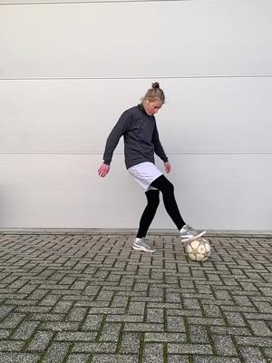 A post by @laurafreestyle_ on TikTok caption: Ask me a question in the comments, I will try to answer most of them 😄 #freestylefootball #fyp #fy #skills #foryoupage #roadto100k