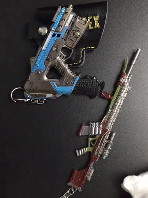 A post by @apexman40 on TikTok caption: Apex legends gun models #gunmodel #keychain #model #fpy #apexlegends